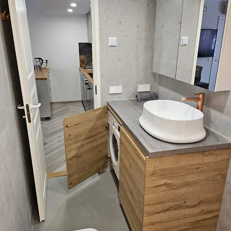 Апартаменты Stylish 1 Bedroom With Full Kitchen And Bathroom In Kadriorg, Centre Таллин