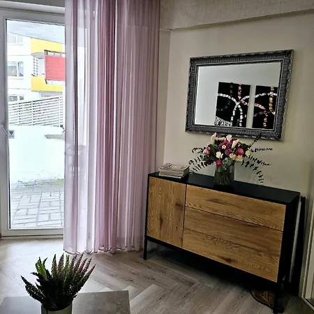 Stylish 1 Bedroom With Full Kitchen And Bathroom In Kadriorg, Centre Reval