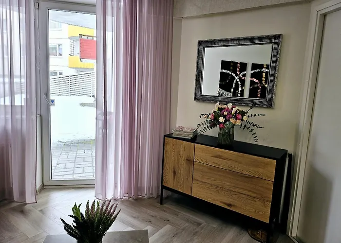 Stylish 1 Bedroom With Full Kitchen And Bathroom In Kadriorg, Centre Reval